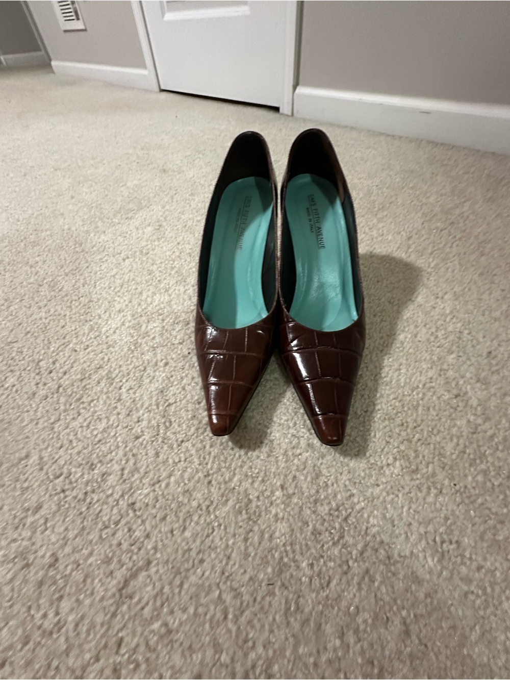Saks Fifth Avenue Brown Croc-Embossed Pointed Pumps with Turquoise Insole